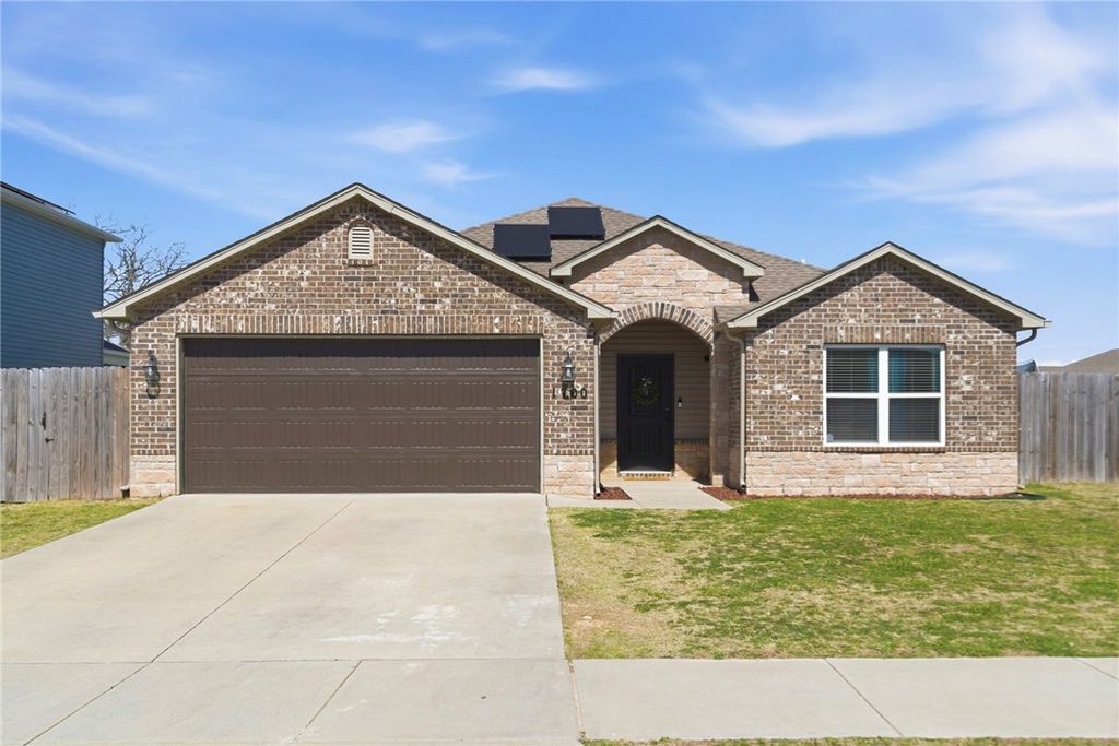 1700 Hermitage Drive, Centerton, AR 72719