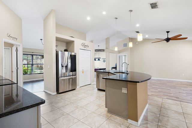 10 Rolling Pl, Palm Coast, FL 32164