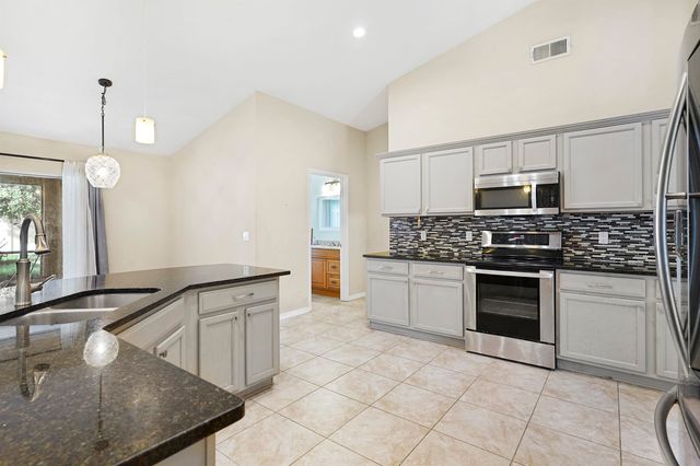 10 Rolling Pl, Palm Coast, FL 32164