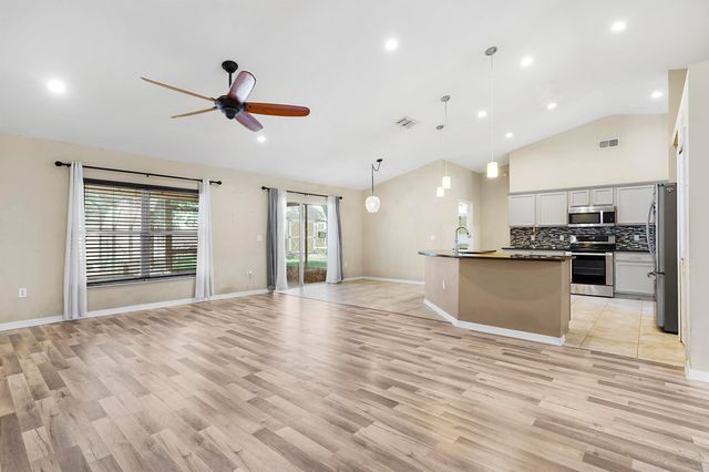 10 Rolling Pl, Palm Coast, FL 32164