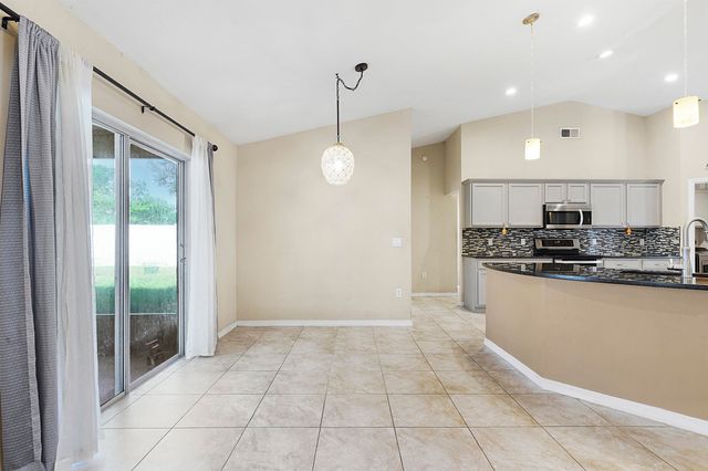 10 Rolling Pl, Palm Coast, FL 32164