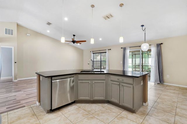 10 Rolling Pl, Palm Coast, FL 32164