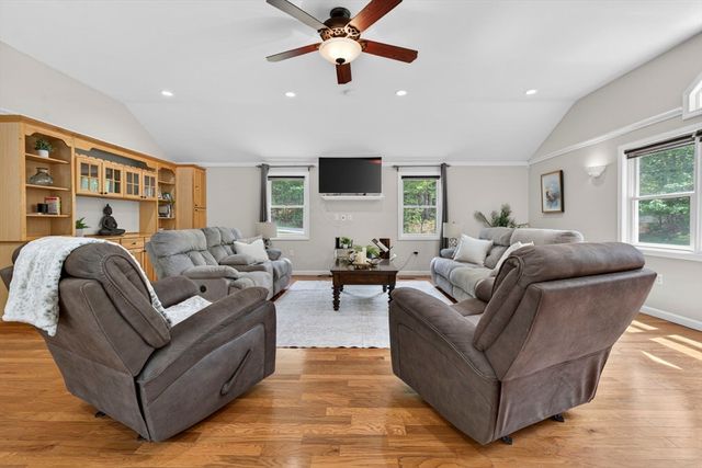 10 Mountain Rd, Brookline, NH 03033