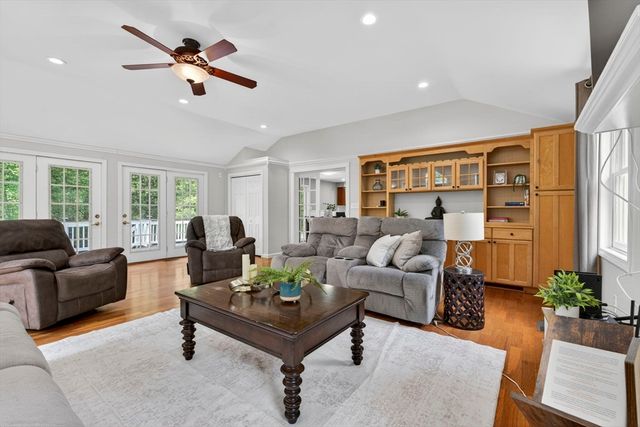 10 Mountain Rd, Brookline, NH 03033