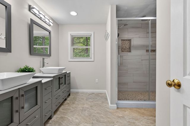 10 Mountain Rd, Brookline, NH 03033