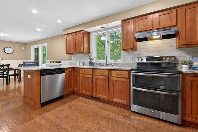 10 Mountain Rd, Brookline, NH 03033
