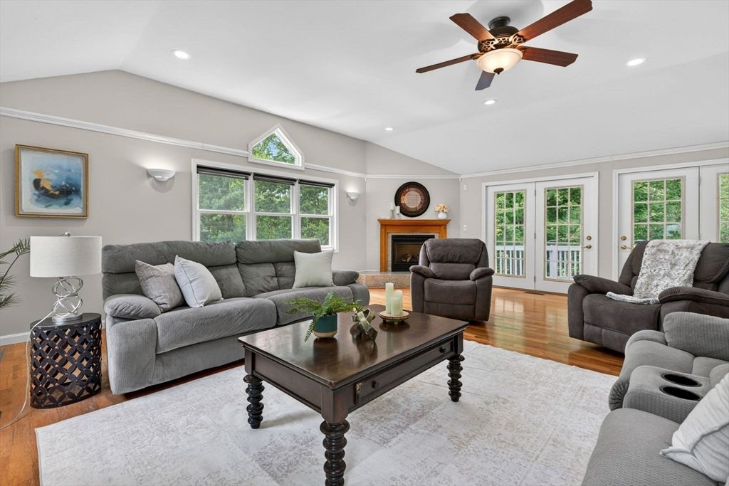 10 Mountain Rd, Brookline, NH 03033