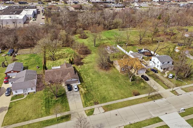 22674 Monterey Drive, Woodhaven, MI 48183