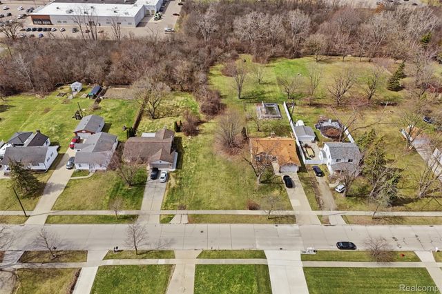 22674 Monterey Drive, Woodhaven, MI 48183