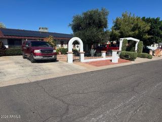 734 E DESERT Drive S, Phoenix, AZ 85042