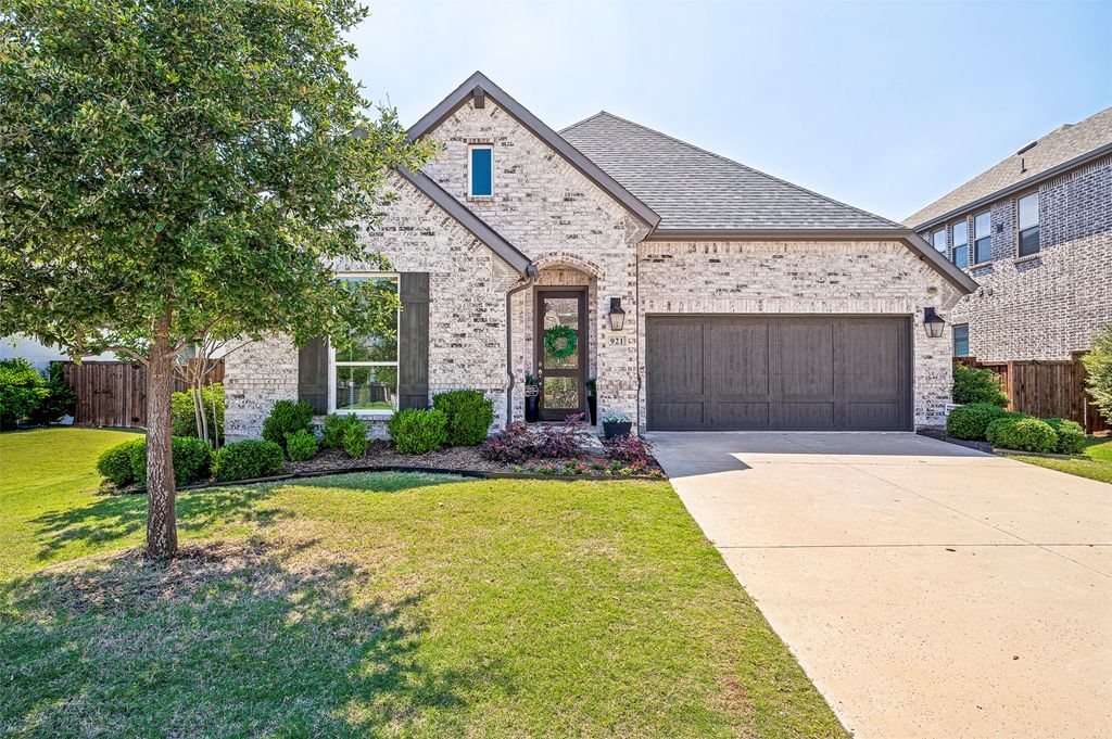 921 Gladewater Drive, Prosper, TX 75078
