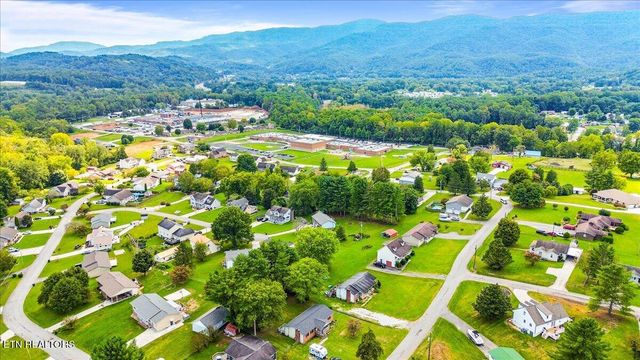 211 Evans Rd, Jacksboro, TN 37757