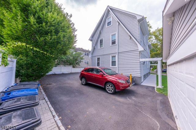 11 Evergreen Ave, Bloomfield Twp., NJ 07003