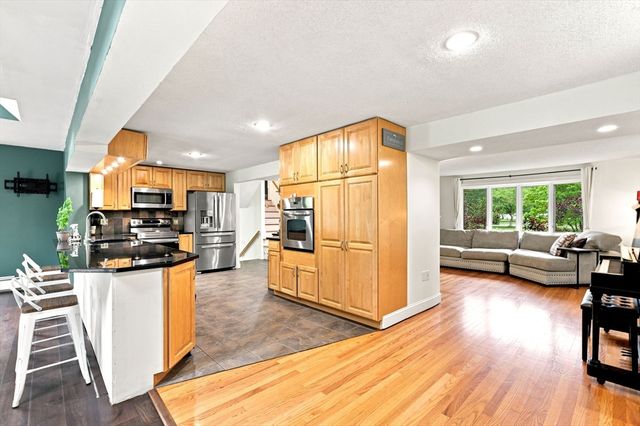 73 Glendale Rd, Hampden, MA 01036
