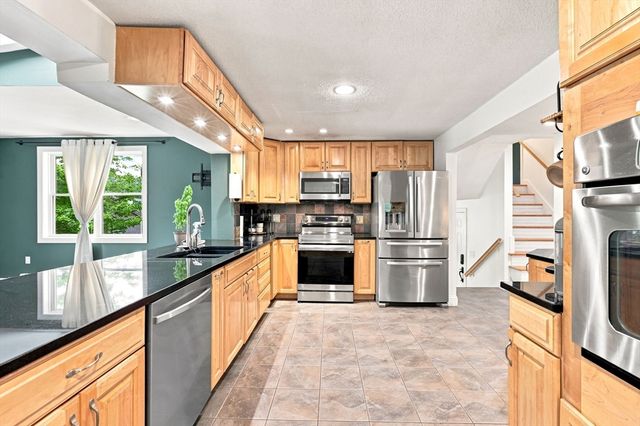 73 Glendale Rd, Hampden, MA 01036