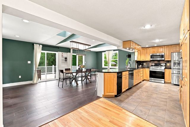 73 Glendale Rd, Hampden, MA 01036