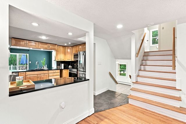73 Glendale Rd, Hampden, MA 01036