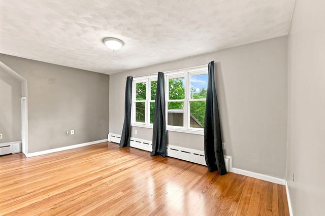 73 Glendale Rd, Hampden, MA 01036