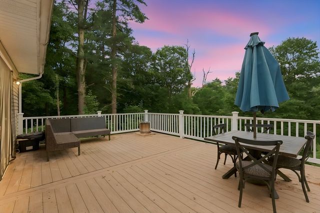 73 Glendale Rd, Hampden, MA 01036