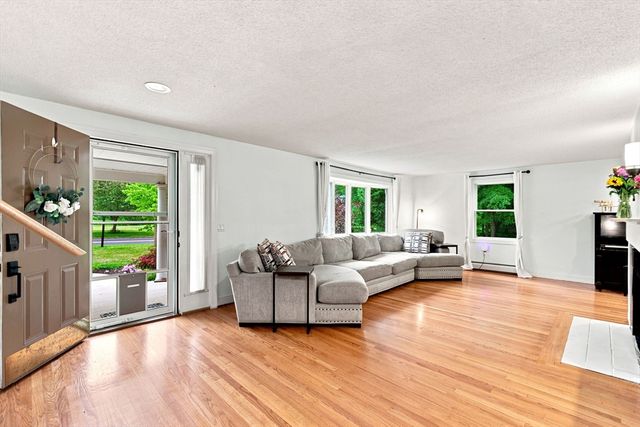 73 Glendale Rd, Hampden, MA 01036