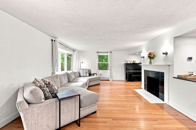 73 Glendale Rd, Hampden, MA 01036