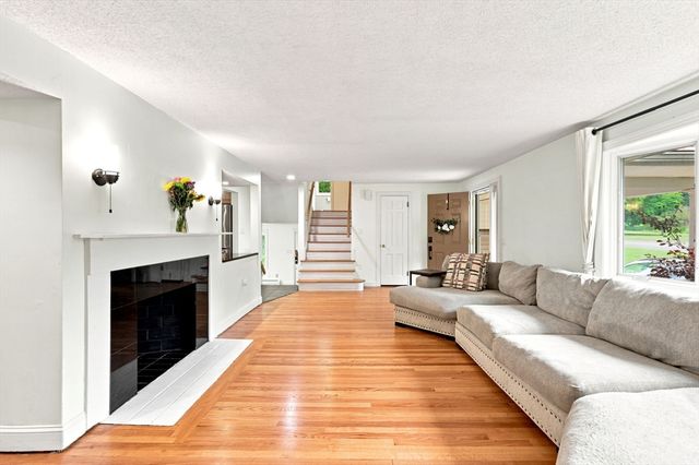 73 Glendale Rd, Hampden, MA 01036