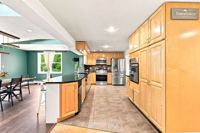 73 Glendale Rd, Hampden, MA 01036
