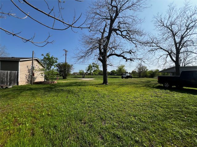 506 W 2nd ST, Elgin, TX 78621
