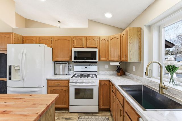 17402 Harding Lane, Lakeville, MN 55044