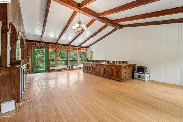 6383 Valley View Rd, Oakland, CA 94611