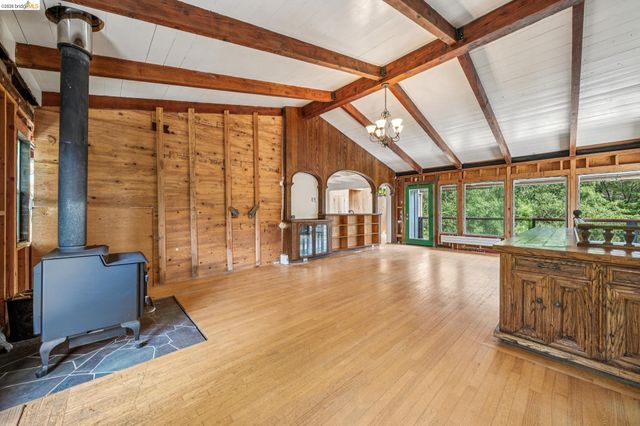 6383 Valley View Rd, Oakland, CA 94611