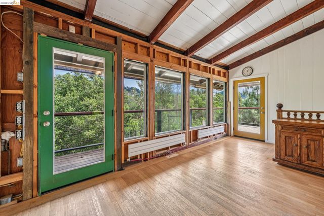 6383 Valley View Rd, Oakland, CA 94611