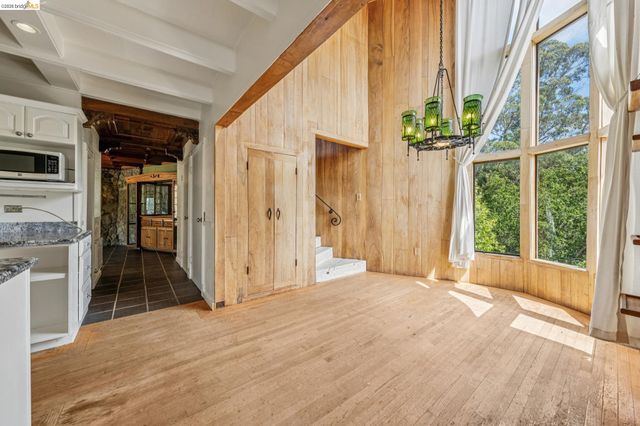 6383 Valley View Rd, Oakland, CA 94611