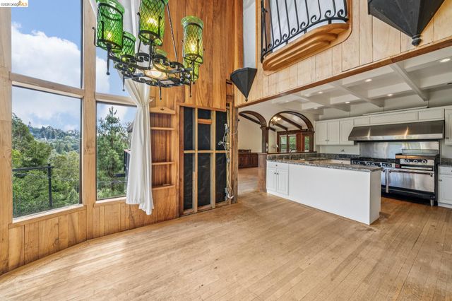 6383 Valley View Rd, Oakland, CA 94611