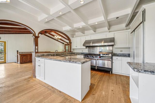 6383 Valley View Rd, Oakland, CA 94611