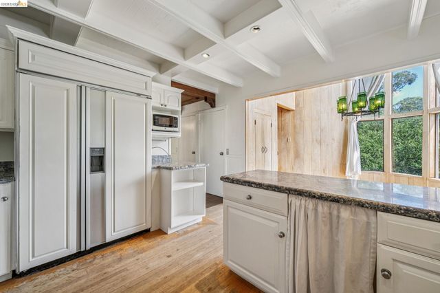 6383 Valley View Rd, Oakland, CA 94611