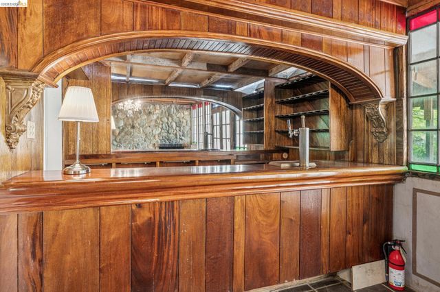 6383 Valley View Rd, Oakland, CA 94611