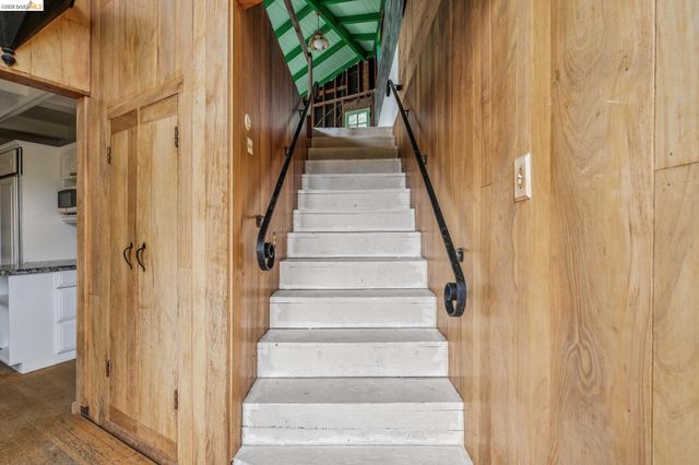 6383 Valley View Rd, Oakland, CA 94611