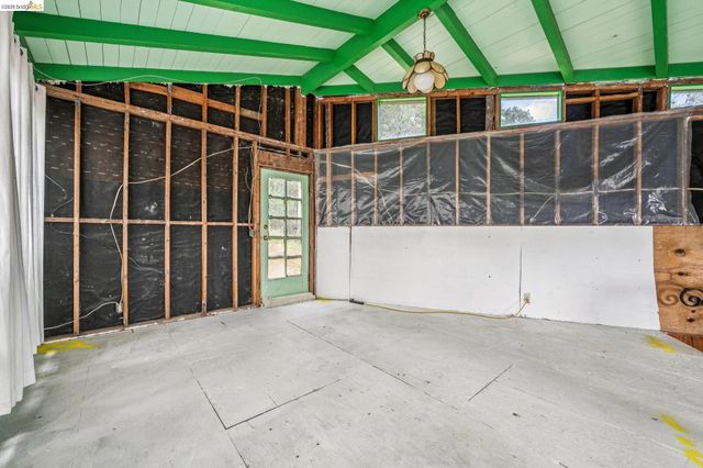 6383 Valley View Rd, Oakland, CA 94611