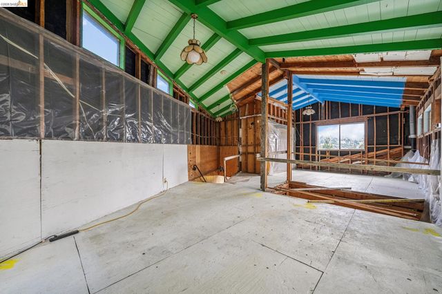 6383 Valley View Rd, Oakland, CA 94611