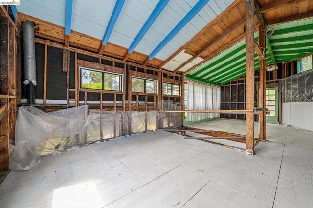 6383 Valley View Rd, Oakland, CA 94611