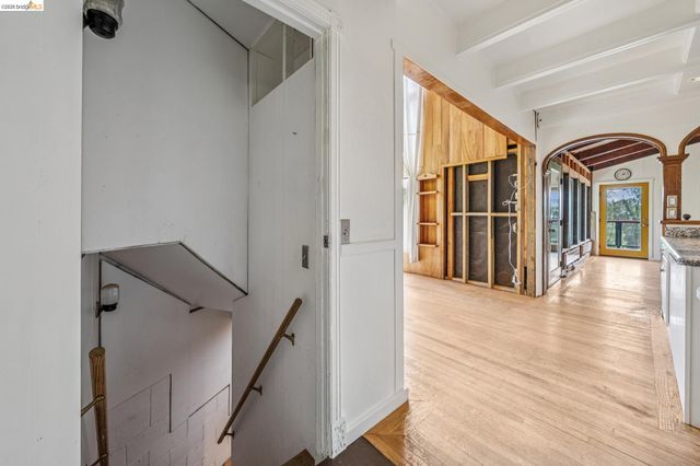 6383 Valley View Rd, Oakland, CA 94611