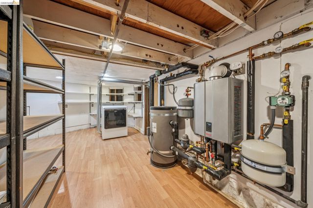 6383 Valley View Rd, Oakland, CA 94611