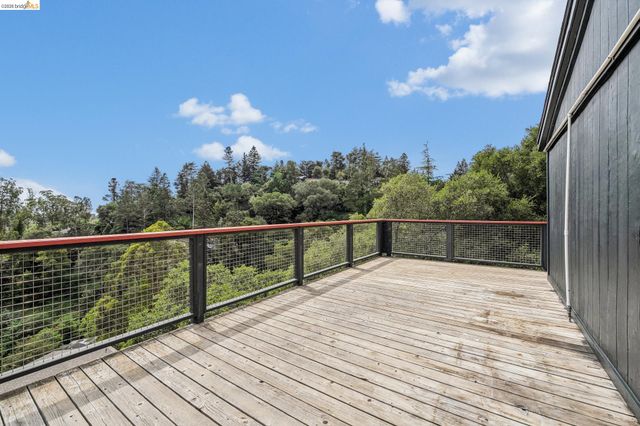 6383 Valley View Rd, Oakland, CA 94611