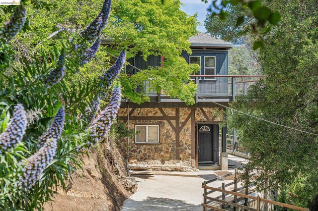 6383 Valley View Rd, Oakland, CA 94611