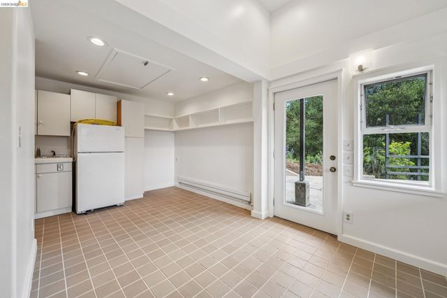 6383 Valley View Rd, Oakland, CA 94611