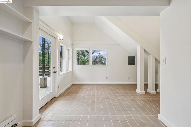 6383 Valley View Rd, Oakland, CA 94611