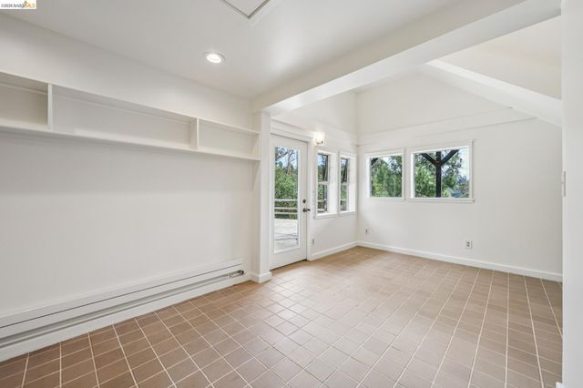 6383 Valley View Rd, Oakland, CA 94611