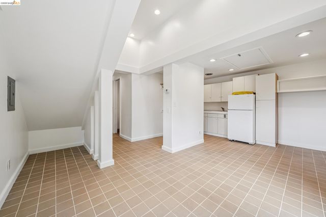 6383 Valley View Rd, Oakland, CA 94611