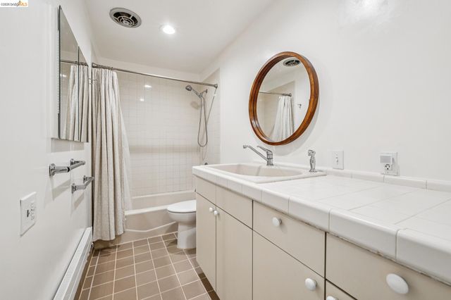 6383 Valley View Rd, Oakland, CA 94611